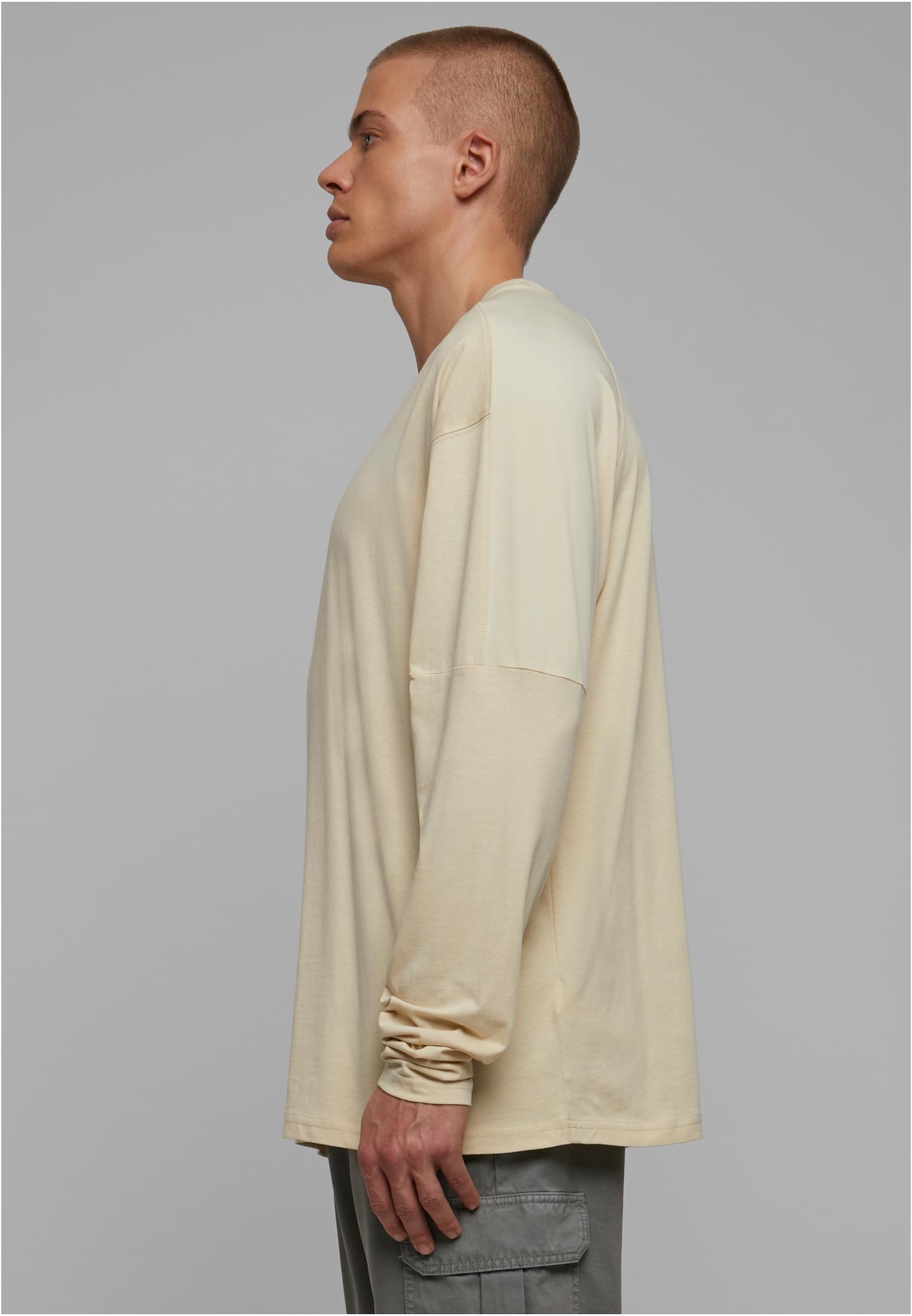 UC Raglan Back Longsleeve