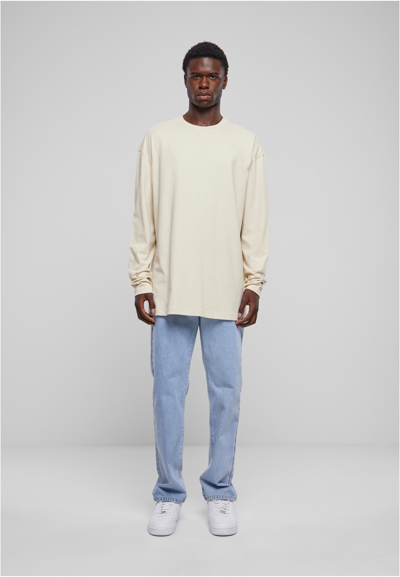 UC Oversized z długim rękawem i odkrytymi krawędziami