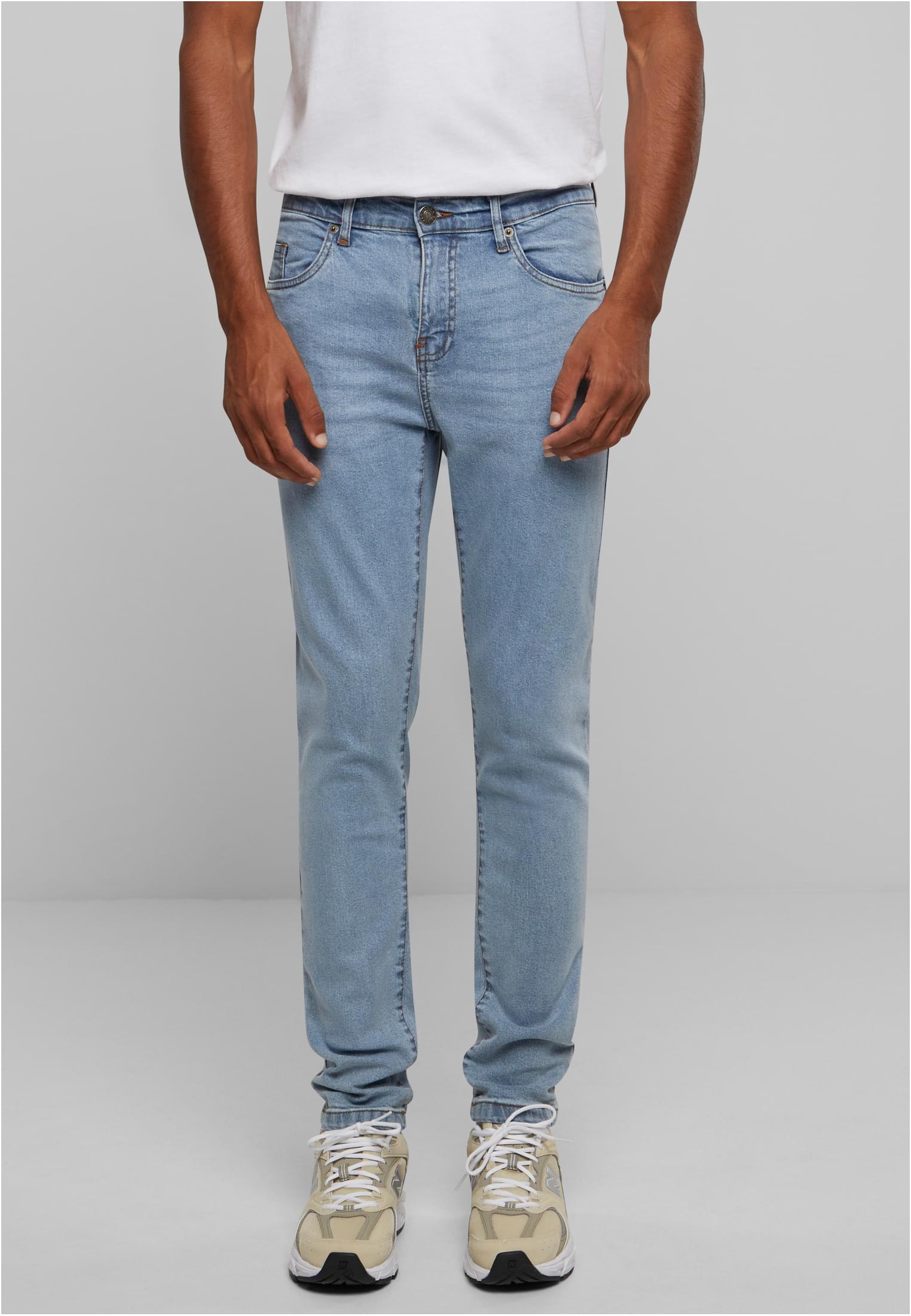 UC Slim Tapered Jeans