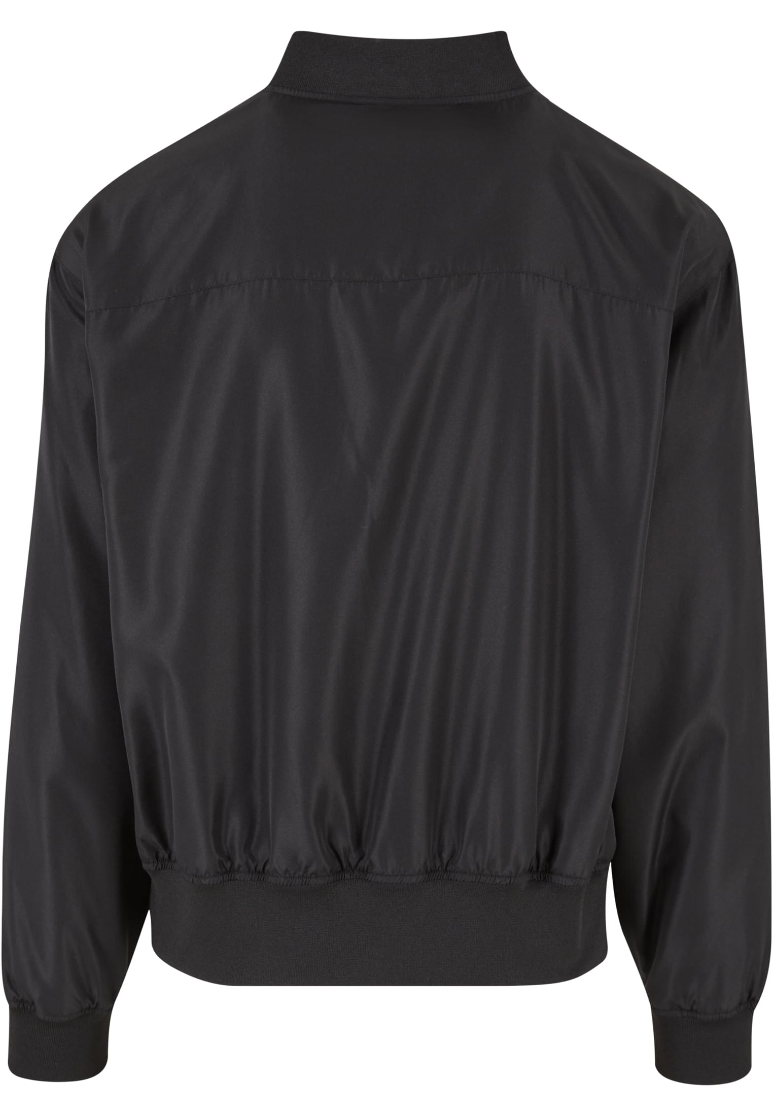 Baksidan av en svart bomberjacka mot en vit bakgrund.