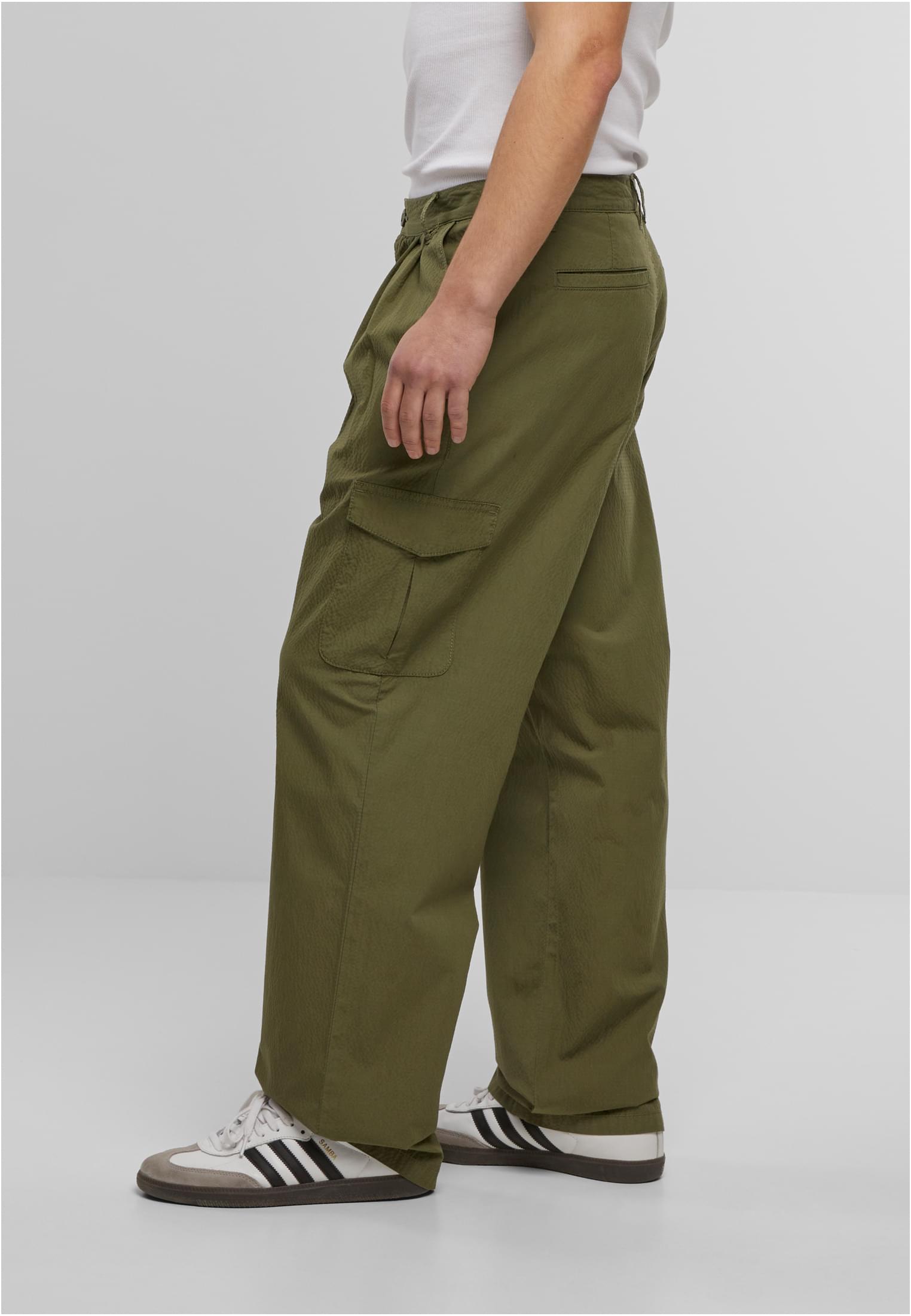 UC Wide Pleated Cargo Pants