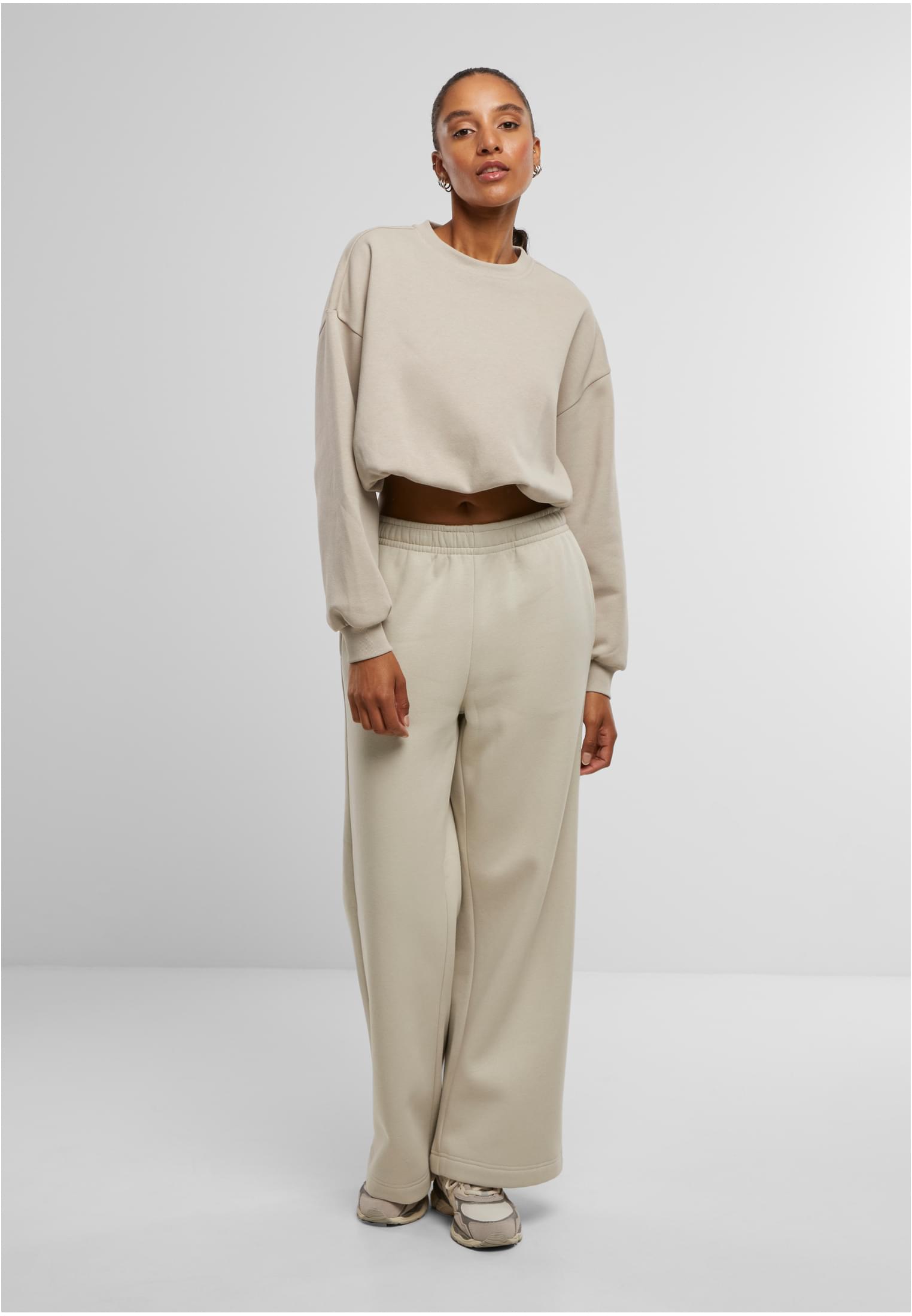 UC Cropped Gathered Sweatshirt