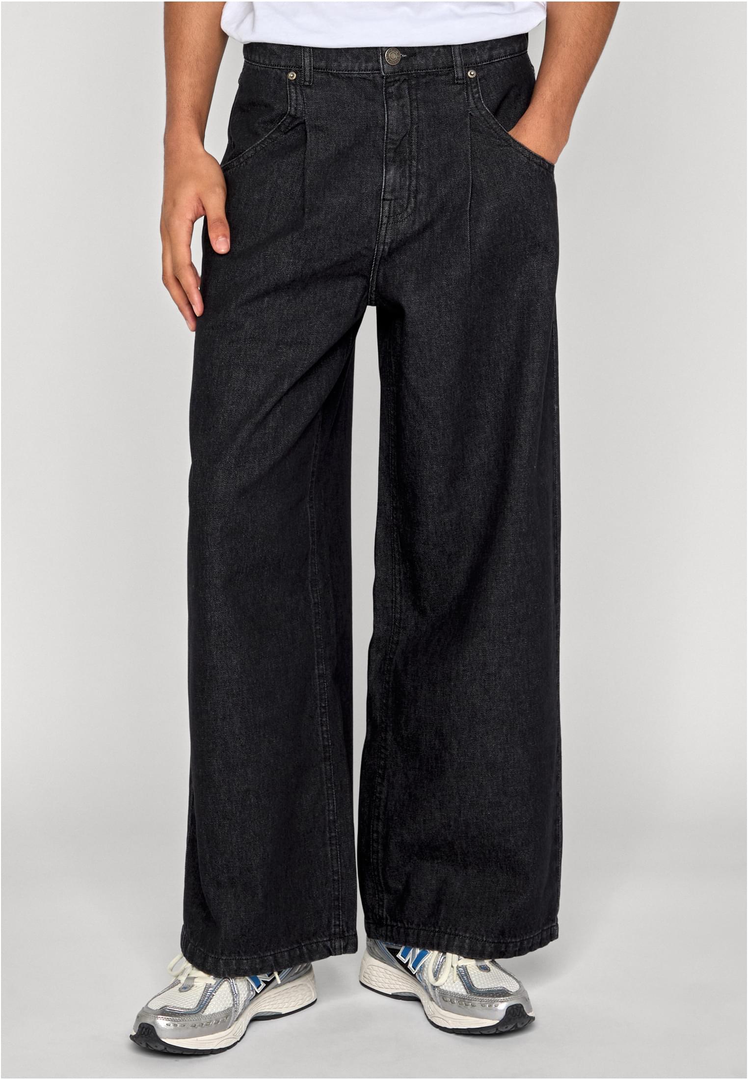UC Pleated Jeans With Long Pocket