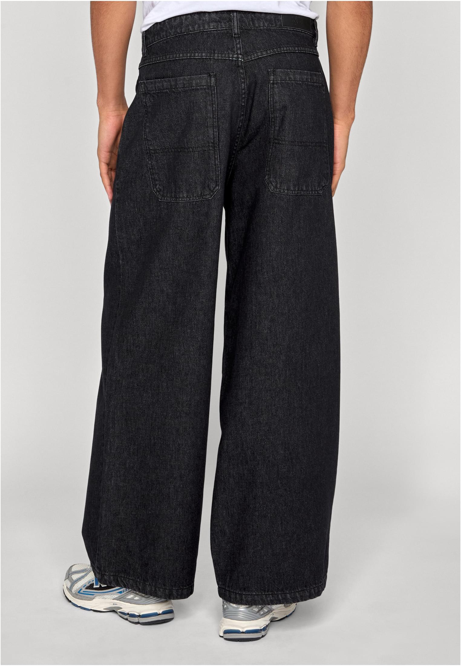 UC Pleated Jeans With Long Pocket