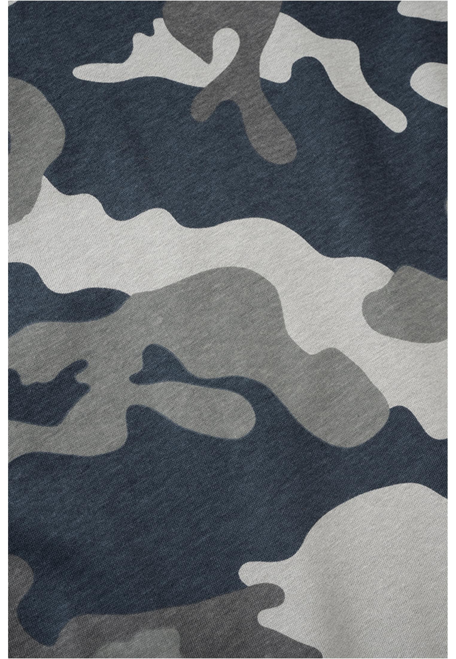 Närbild på kamouflagetyget på Brandit Premium Shirt.