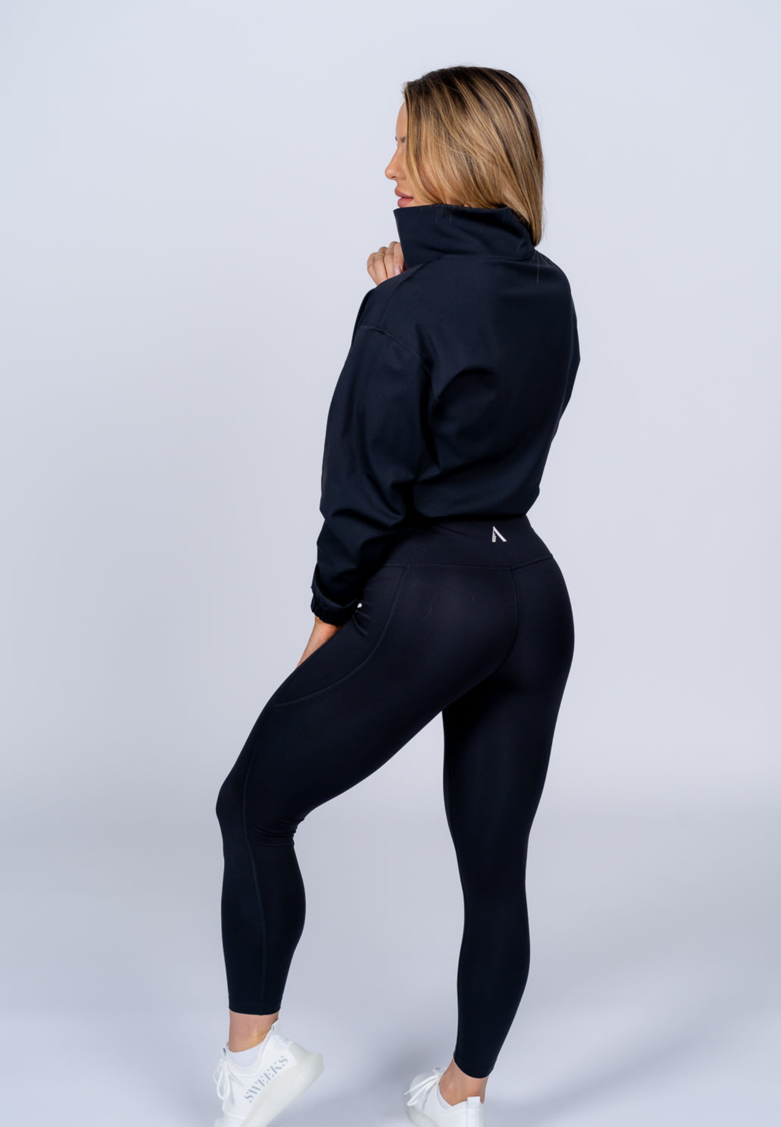 A Vibe Long Sleeve Crops - Black