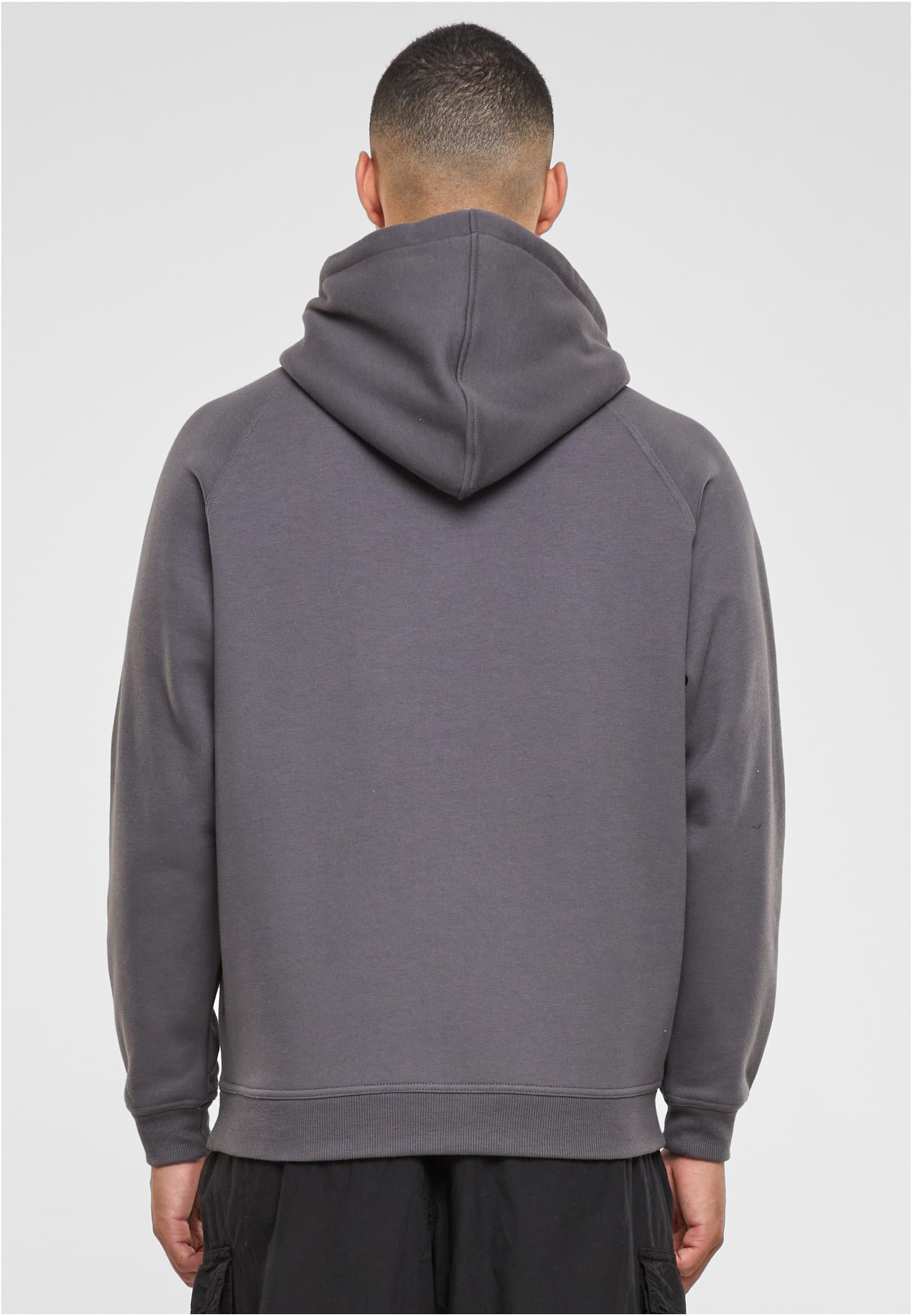 Baksidan av en mörkgrå UC Blank Hoody, buren av en manlig modell.