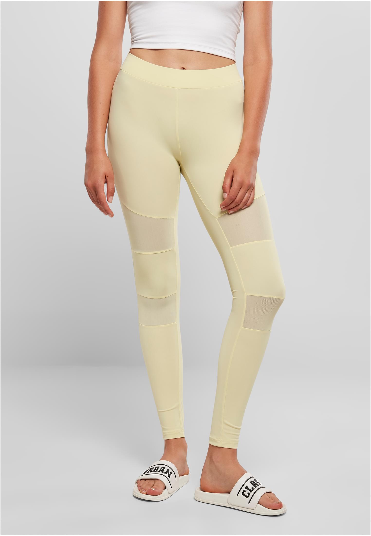 Framsida av en modell som bär ljusgula Ladies Tech Mesh Leggings från UC Ladies.