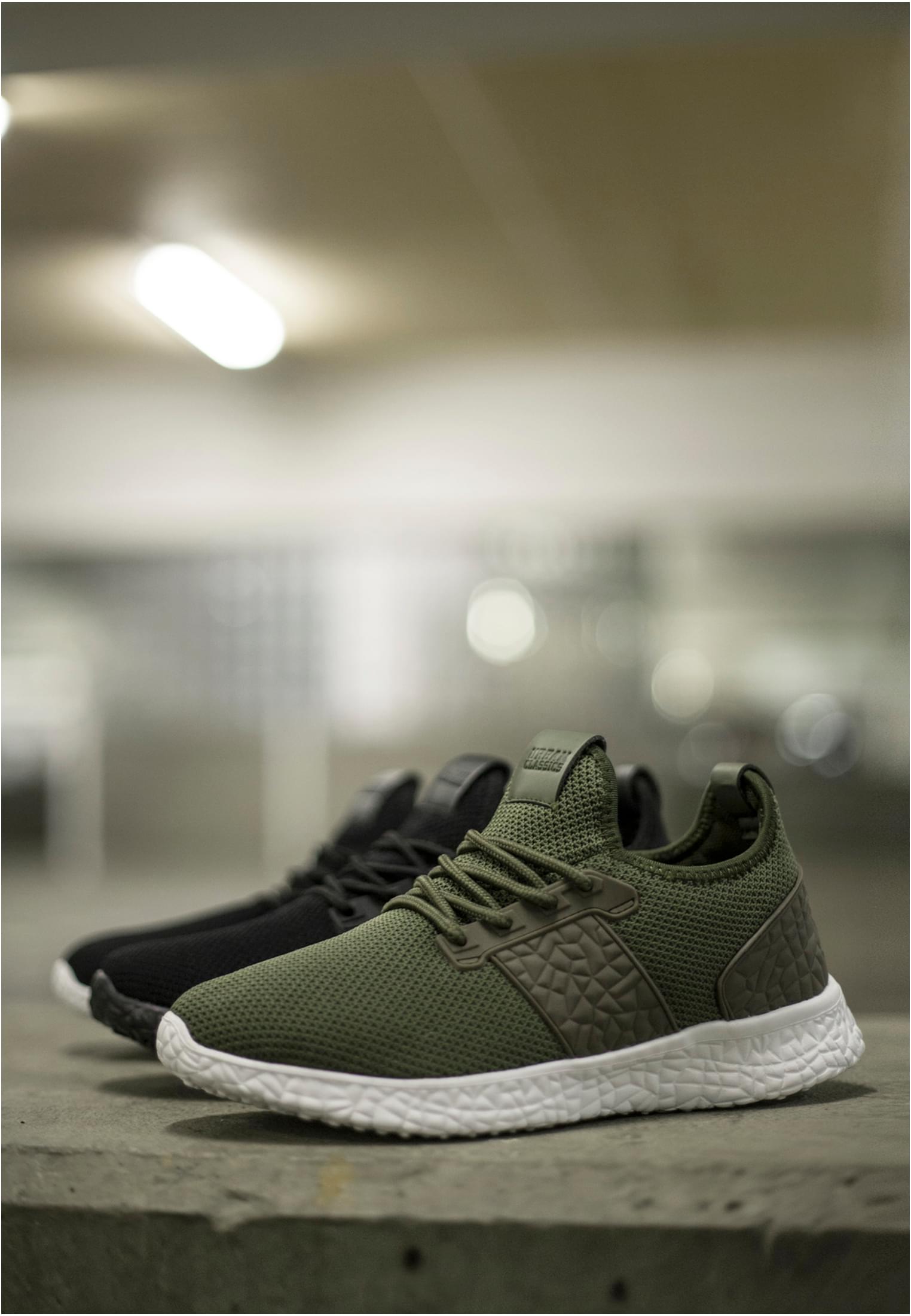 UC Advanced Light Runner Shoe