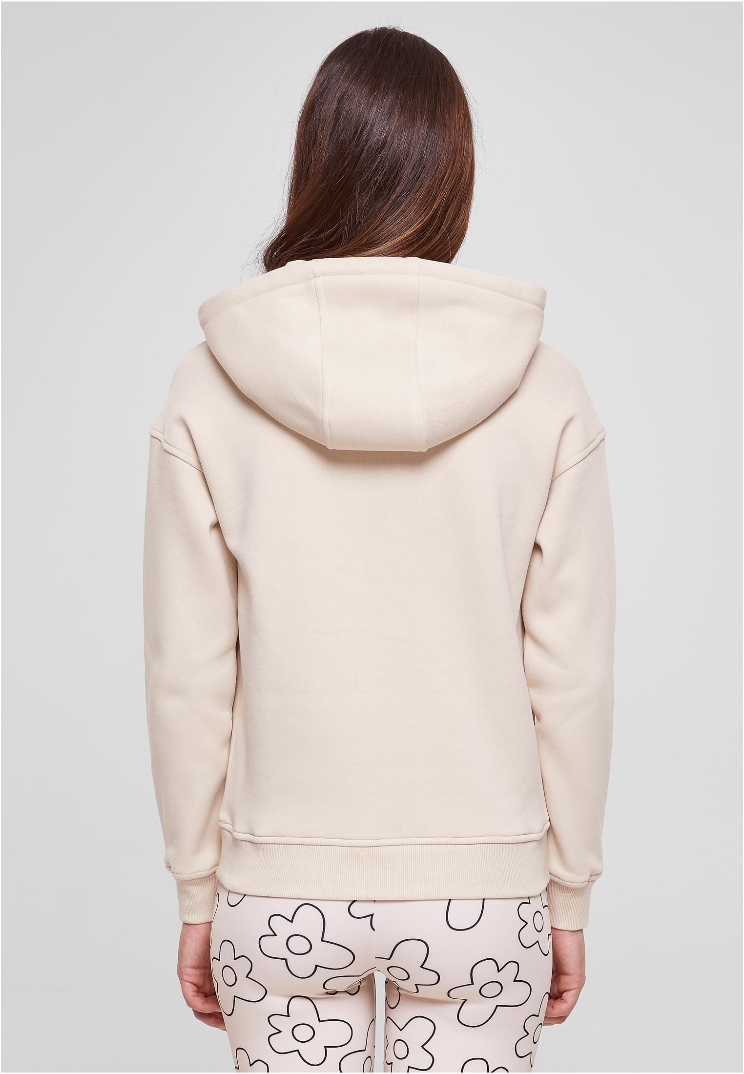 Bakifrån-vy av en kvinna som bär en ljusbeige Ladies Hoody från Urban Classics.