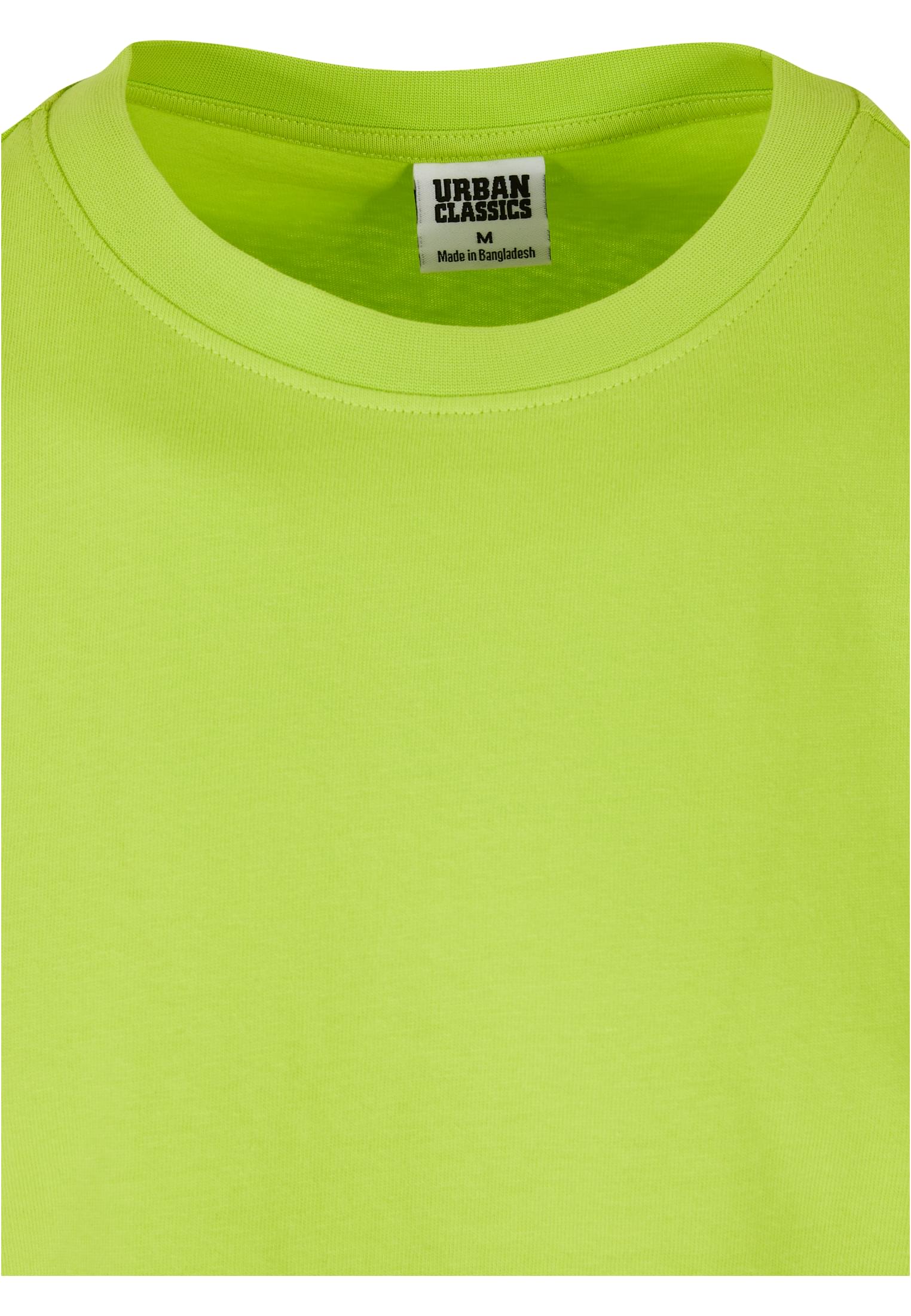 Närbild på halsringningen och märkesetiketten på en Heavy Oversized Tee i färgen frostmint från Urban Classics.