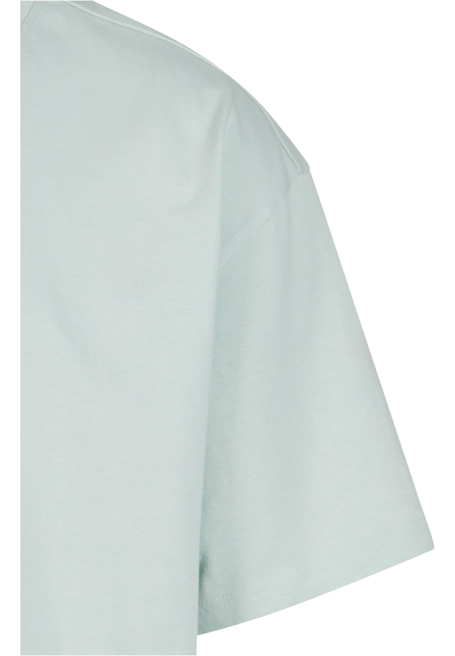 Närbild på axeln och ärmen på en mintgrön Heavy Oversized T-shirt, som visar tygets struktur och sömmar.
