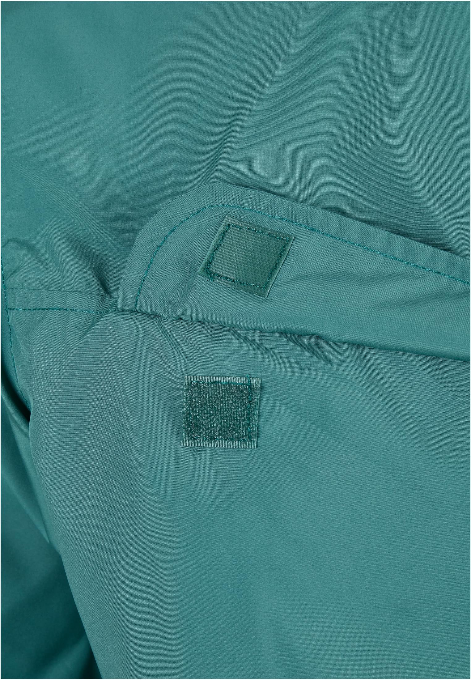 Detaljbild av fickan med kardborrestängning på jackan UC Ladies Basic Pull Over Jacket.