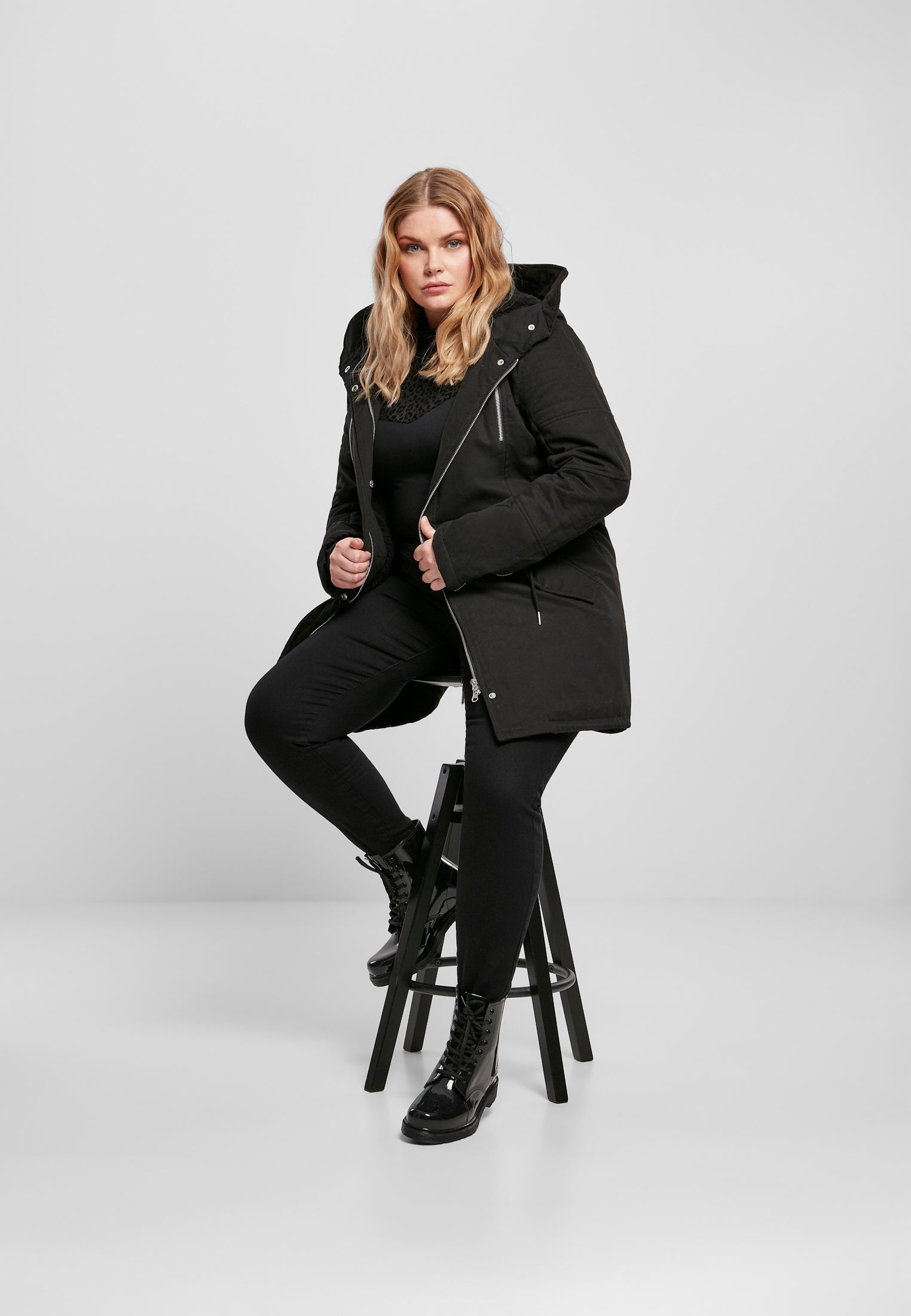 Camiseta de cuello alto con encaje flocado UC