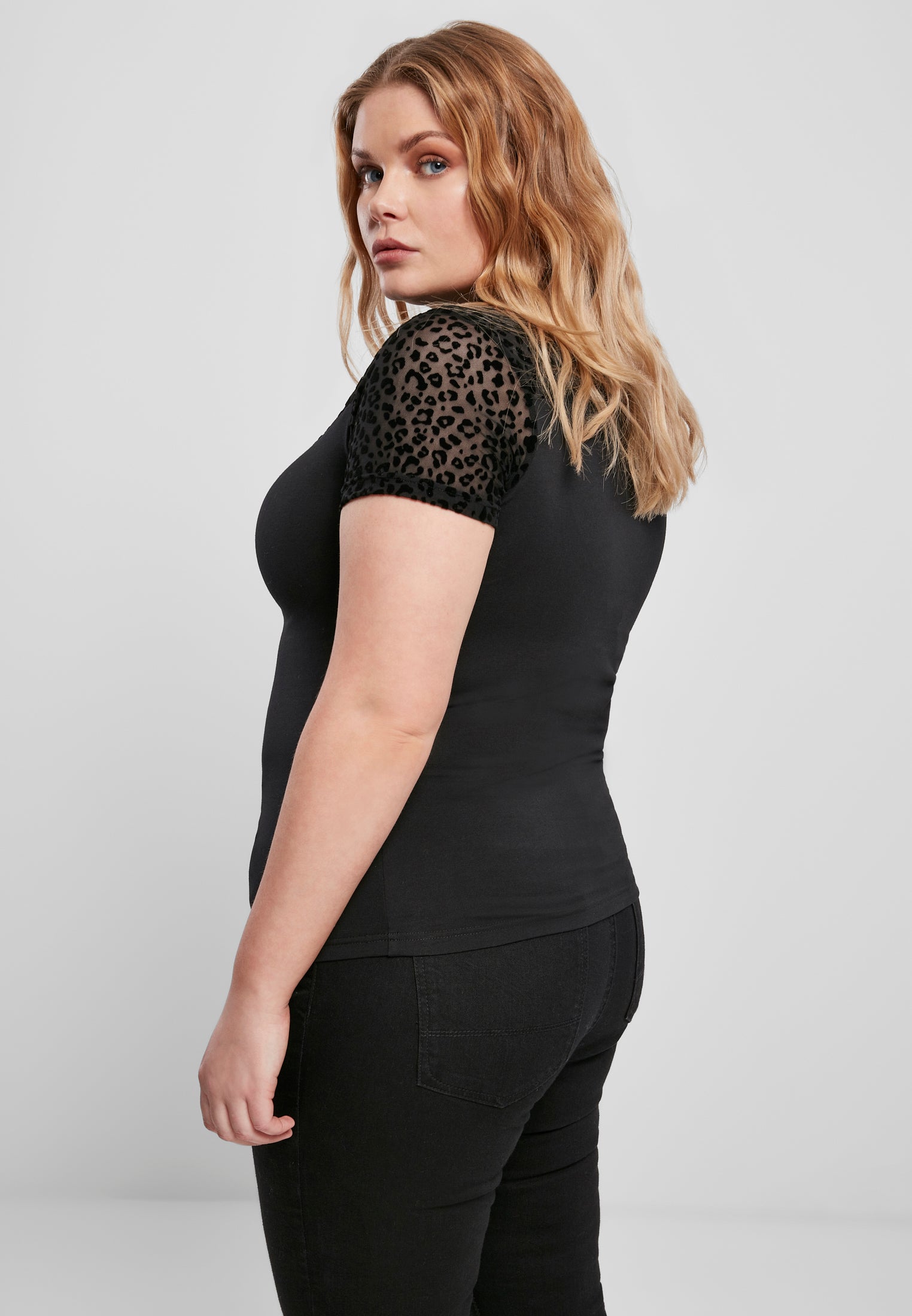 Camiseta de cuello alto con encaje flocado UC