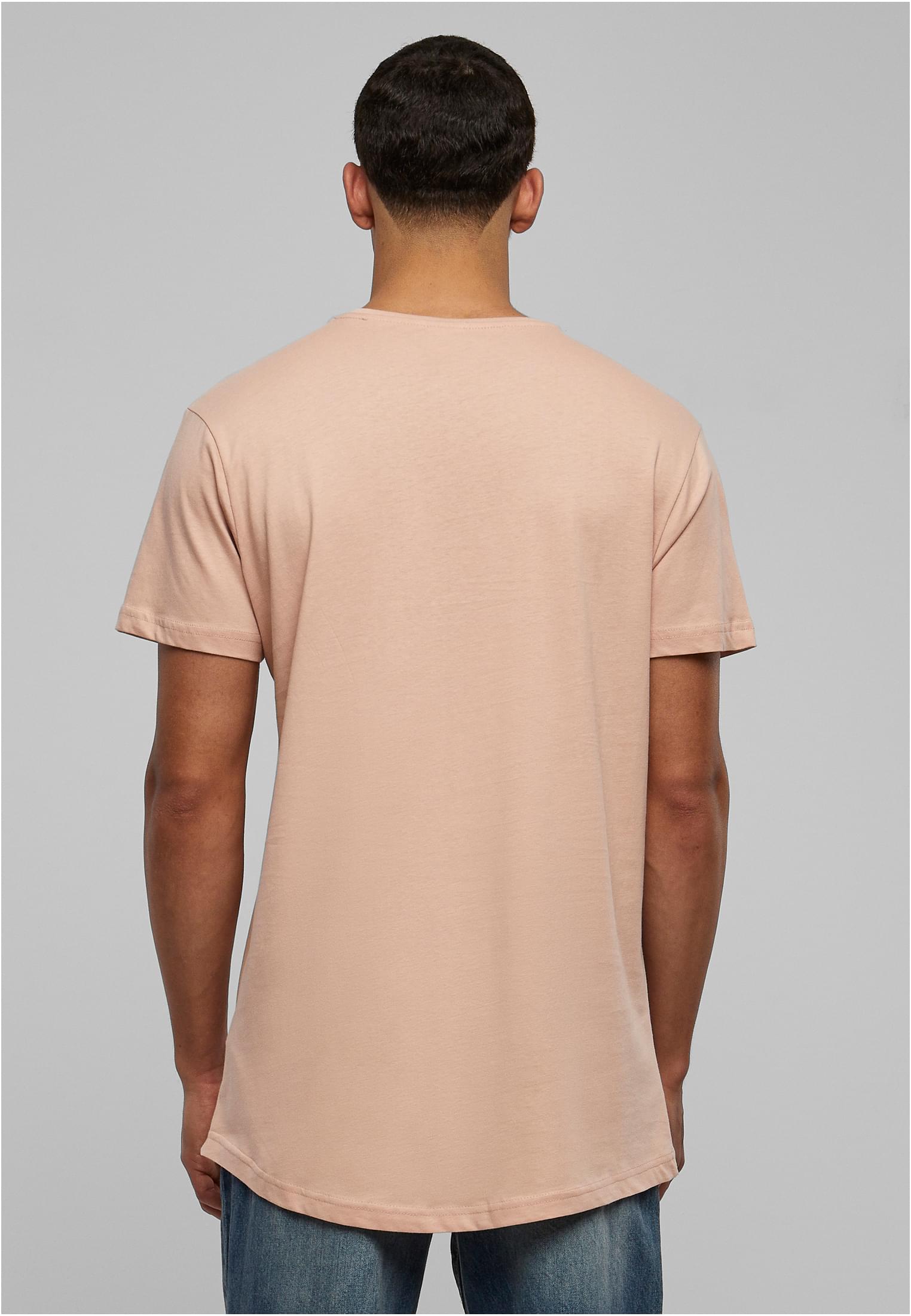 Bakifrån av en man som bär en terrakottafärgad Shaped Long Tee.