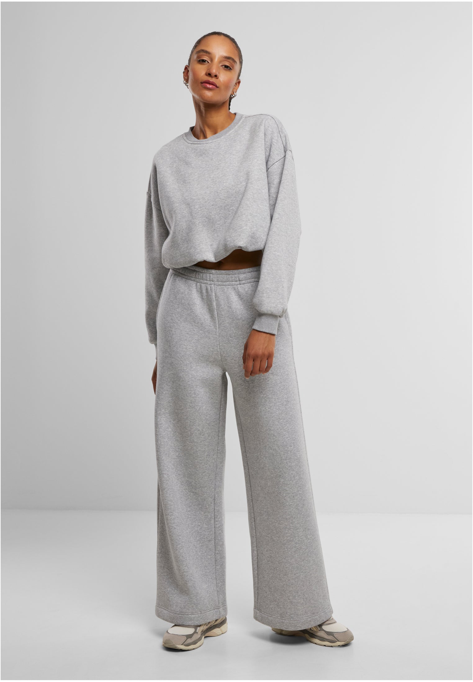 UC Cropped Gathered Sweatshirt