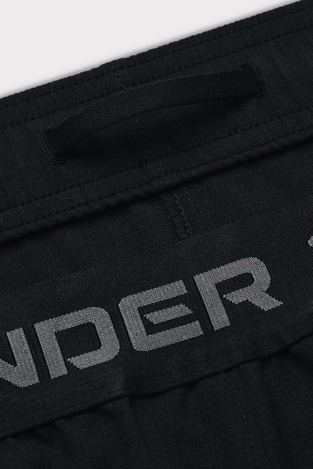 UA Vanish Woven 6in Shorts – čierne  