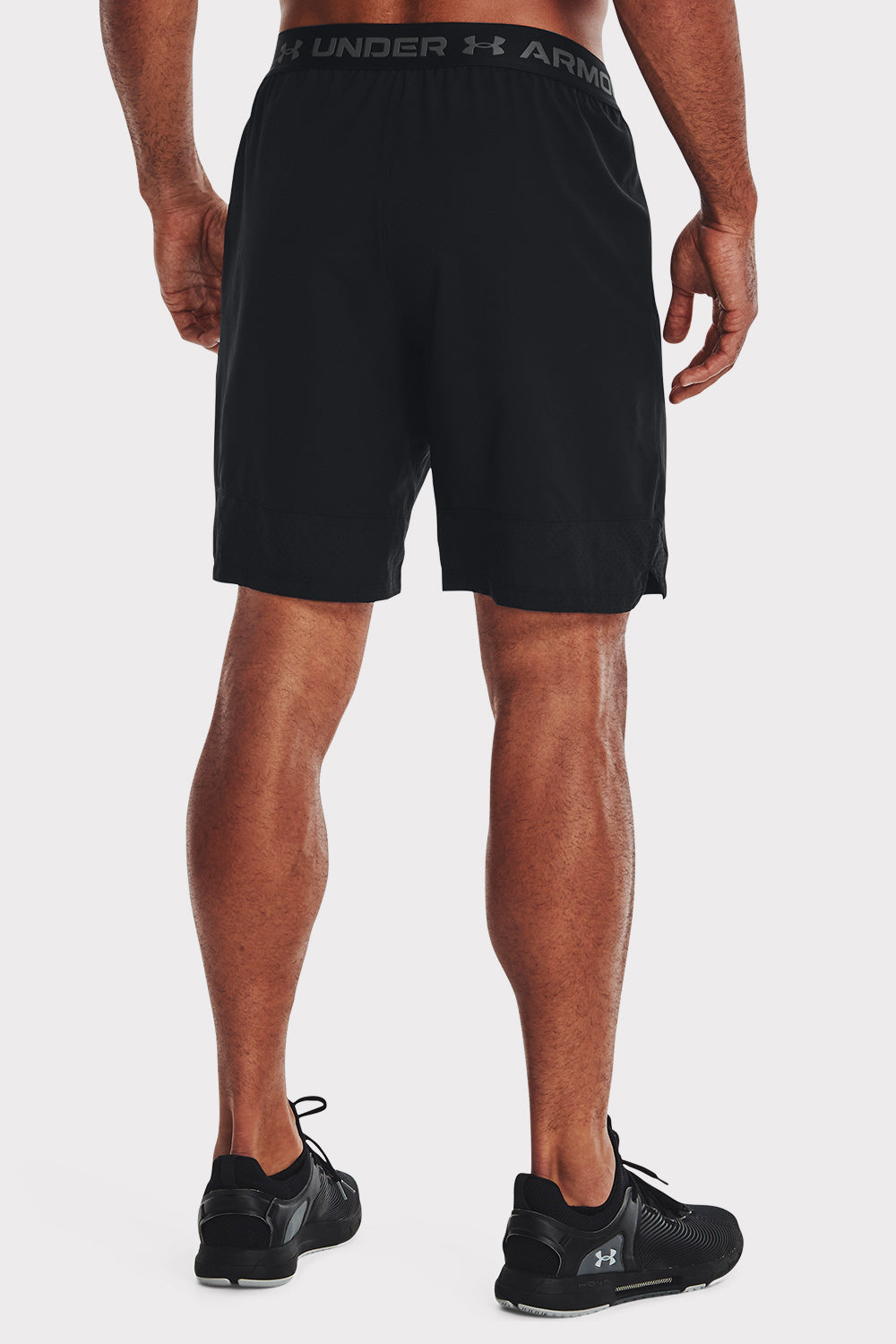 UA Vanish Woven 8in Shorts - Negro  